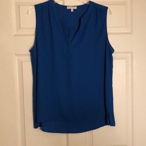 Blue shirt sleeve shirt